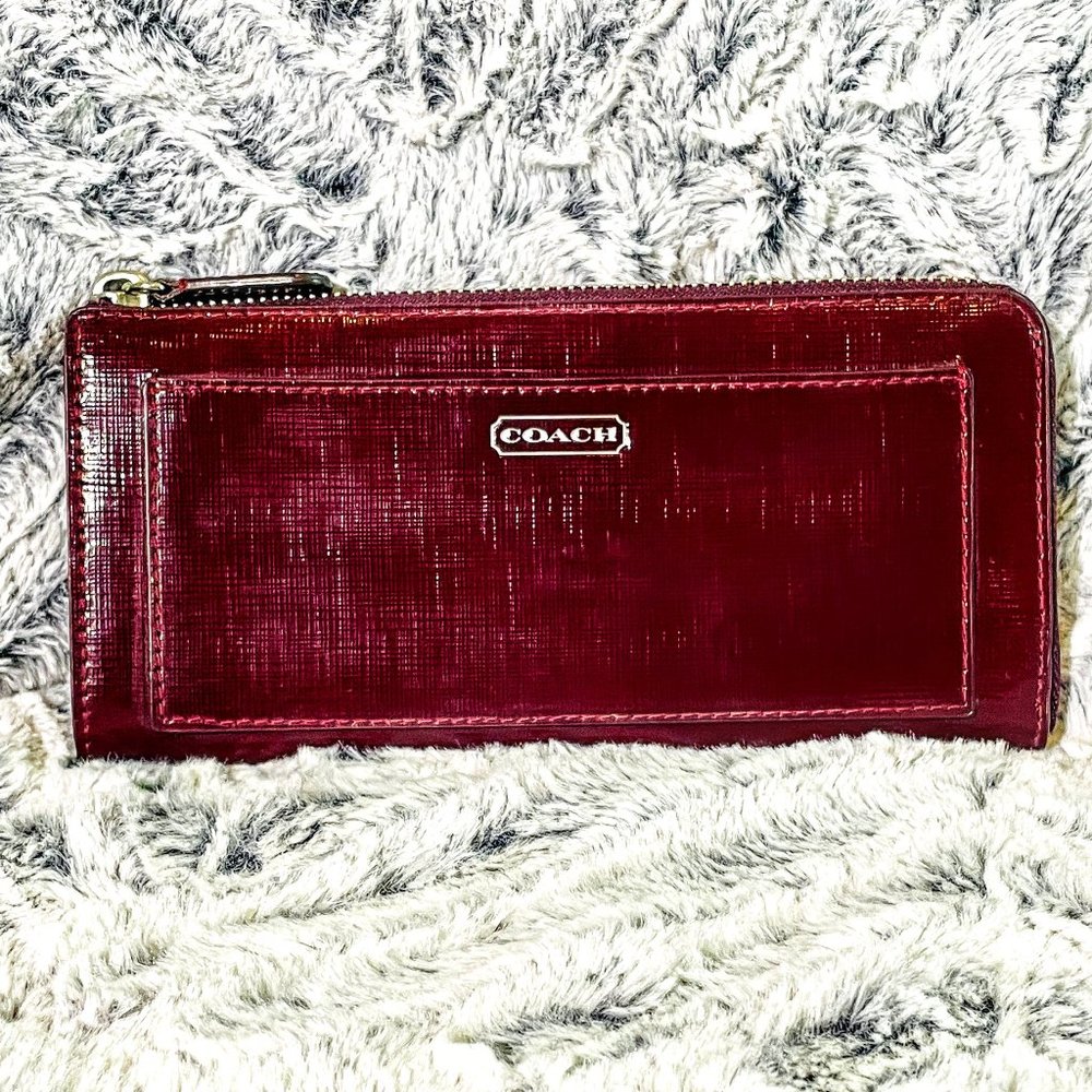 NWOT: VINATGE COACH DARCY BURGANDY PATENT LEATHER ACCORDION ZIP WALLET  (F49963)